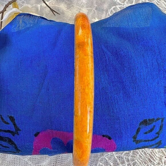Vintage Sponge Coral Bangle - Picture 7 of 10